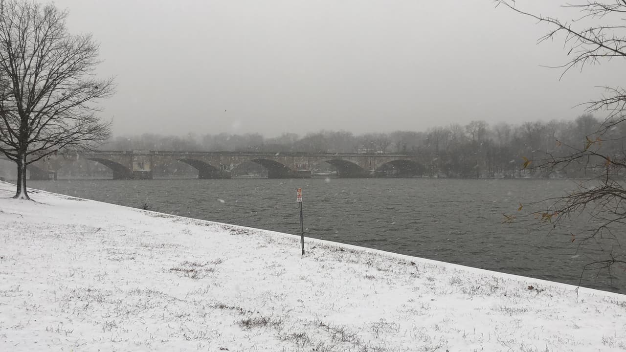 La ciudad se transformó en una estampa invernal.