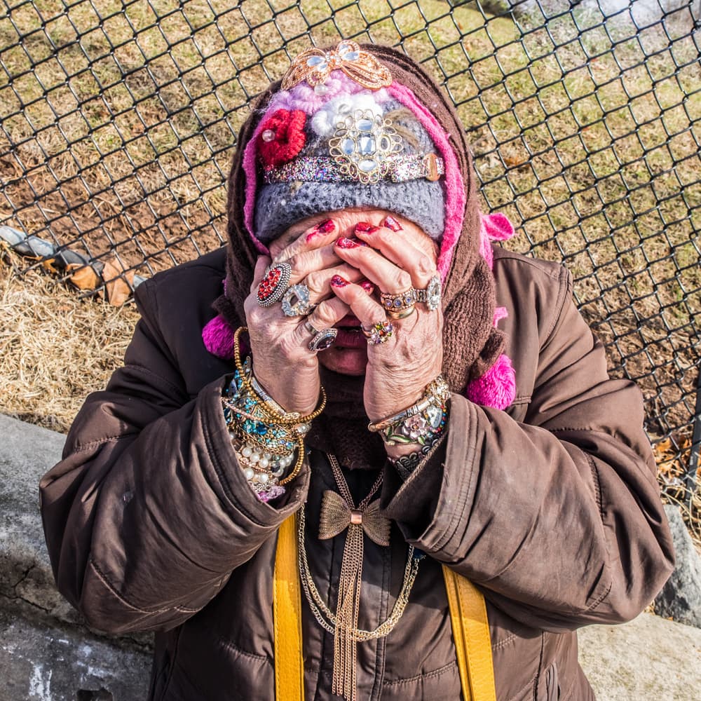 Luego de una juventud rebelde que lo puso en problemas, Donato Di Camillo encontró en el arte su forma de vida. Ahora muchos jóvenes interesados en su fotografía tienen la oportunidad de aprender de su experiencia directamente en sus talleres de fotografía, de los que pueden informarse en 
<a href="http://donatodicamillo.com/">donatodicamillo.com</a>. “La única cosa que puedo hacer cuando enseño a otros es mostrar lo que sé, y lo que se es disparar directamente desde mi corazón, mi alma , mis sentimientos. La foto más hermosa depende de si encuentro conexión con el sujeto, que es es la parte más importante de la fotografía. Para mí lo mejor es conocer a la persona que fotografías, yo los conozco realmente mientras hago la fotografía”. 
<a href="http://donatodicamillo.com/">Foto: Donato Di Camillo/donatodicamillo.com</a>
