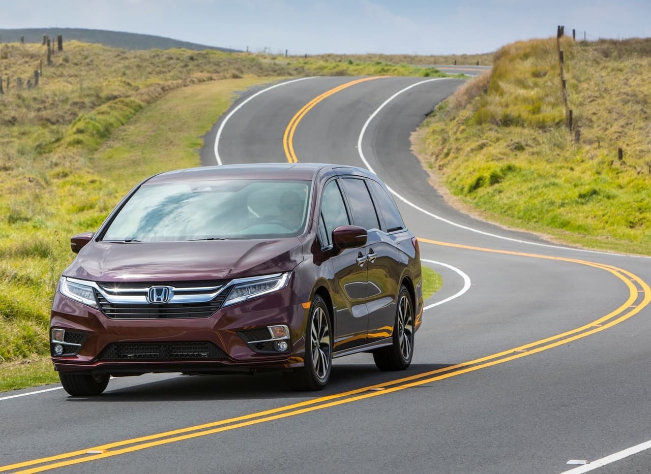 <h3 class="cms-H3-H3"><b>Miniván</b></h3>
<br>
<br>
<b>Vehículo dominante:</b> Honda Odyssey
<br>
<b>Porcentaje de unidades vendidas con más de 200k millas:</b> 2.7%
<br>
<b>Comparado con el promedio del segmento:</b> 1.6x
<br>
<br>Las miniváns generalmente ofrecen más espacio de carga, mejor rendimiento de combustible y características adicionales de conveniencia en comparación a las SUV de tamaño completo. El 2.7% de las unidades de la Honda Odyssey, vendidas en 2019, alcanzaron o sobrepasaron las 200,000 millas. Es decir, el 1.6 veces más que el promedio del segmento.