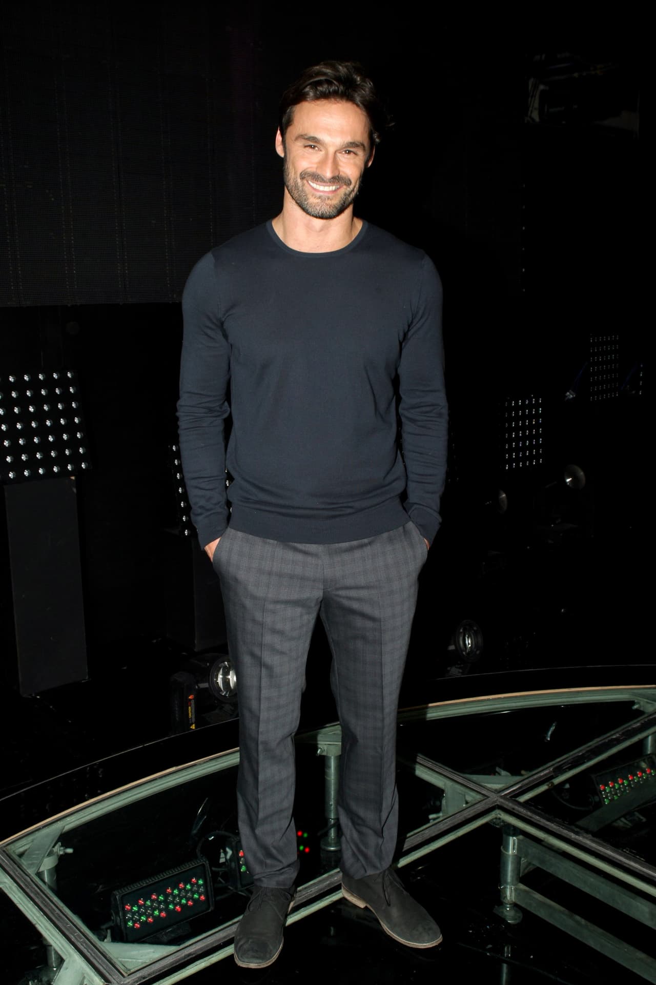 Pero le gusta practicar fútbol, tenis, natación, volibol y andar en bicicleta.