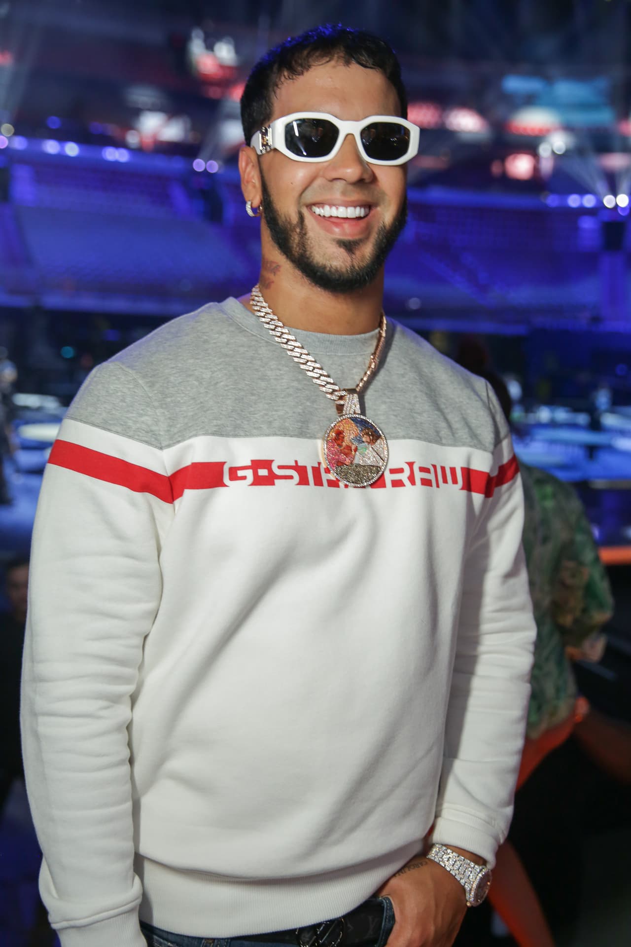 <b>En junio de 2017 Anuel <a href="https://www.univision.com/shows/premio-lo-nuestro">fue sentenciado a pasar 30 meses</a> en un centro penitenciario </b>por posesión de armas de fuego. Salió en mayo del año siguiente.