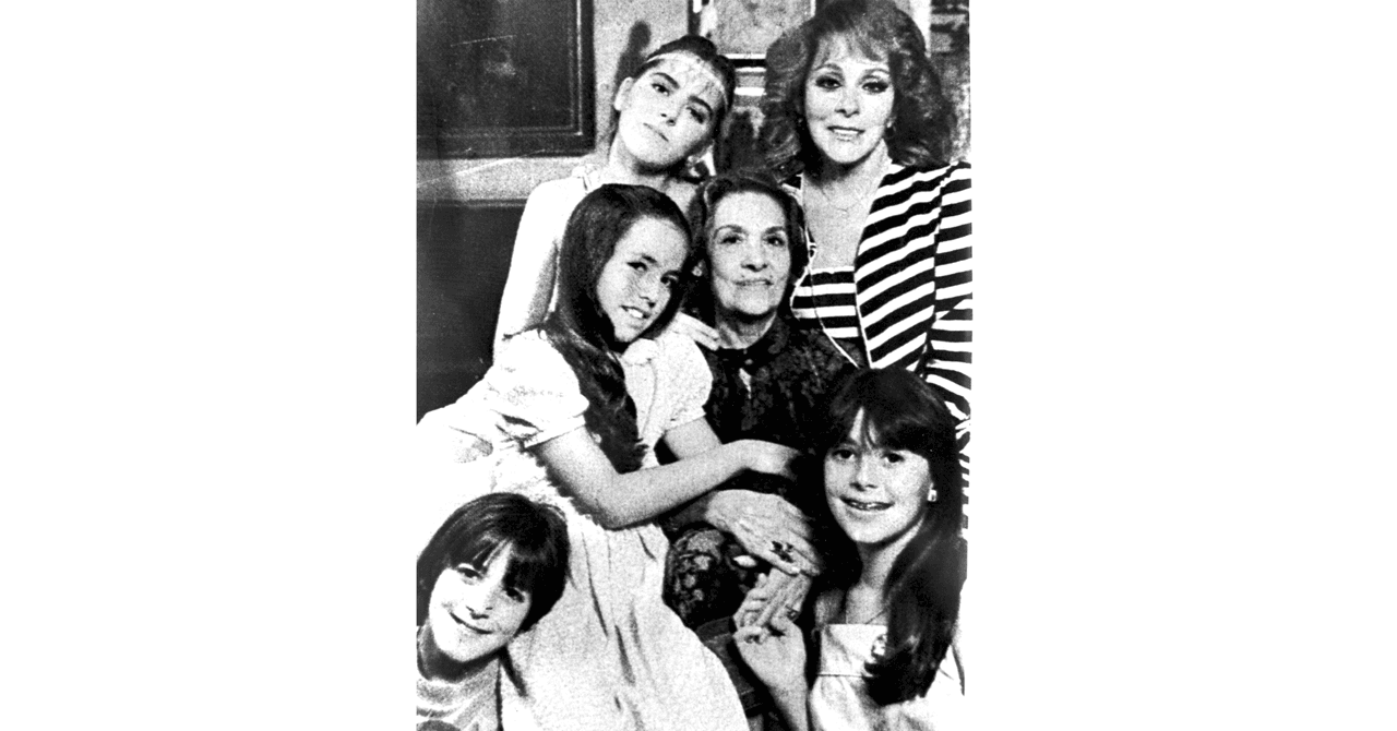 Silvia Pinal y familia