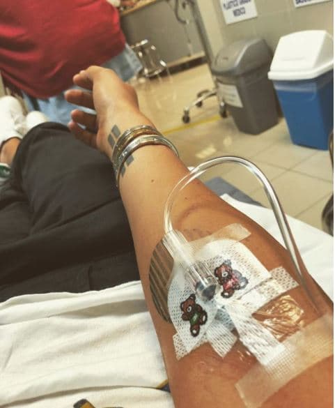 En su cuenta oficial de Instagram compartió esta imagen el 2 de enero a la que agregó: "Hola 2018. Influenza. Vacaciones. Parche de ositos porque soy muy ruda".