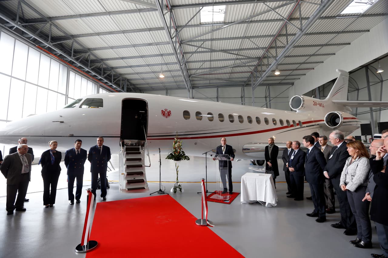 Esta exclusiva aeronave es la misma que usa la familia real de Mónaco para sus viajes oficiales.