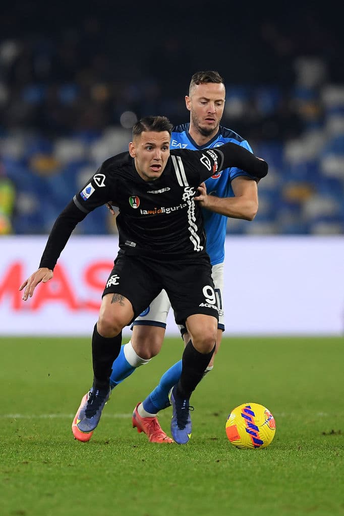 Con un autogol de Juan Jesus al minuto 37 Spezia logra mantener la difrencia y le pegan 0-1 al Napoli y en su estadio.