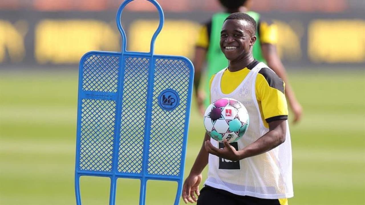 Juvenil del Borussia Dortmund fue objeto de insultos racistas