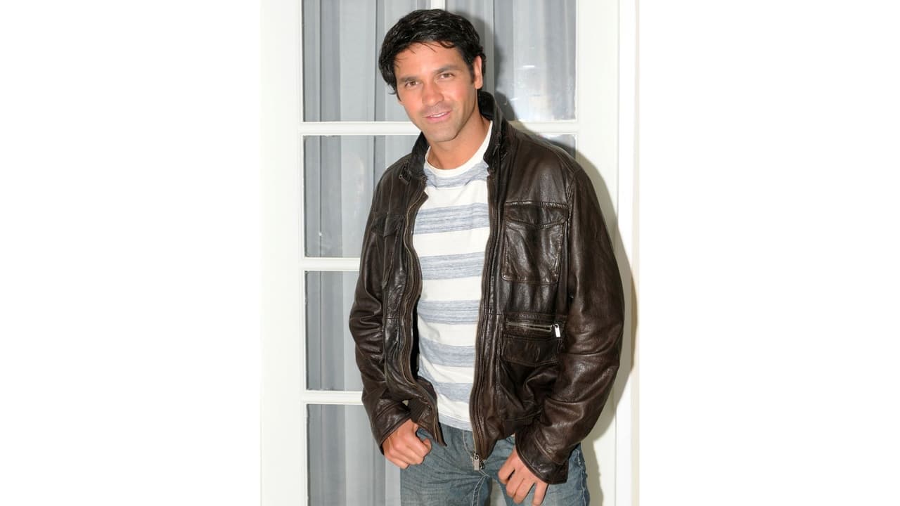 Valentino Lanús como Emanuel Ruíz en 'Llena de amor'