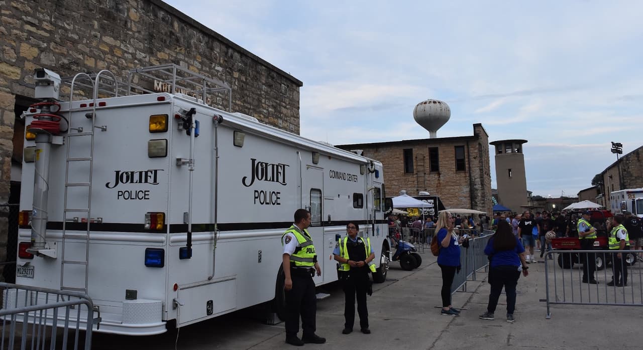 Matan a tiros a joven mujer de 24 años frente a bebé en Joliet