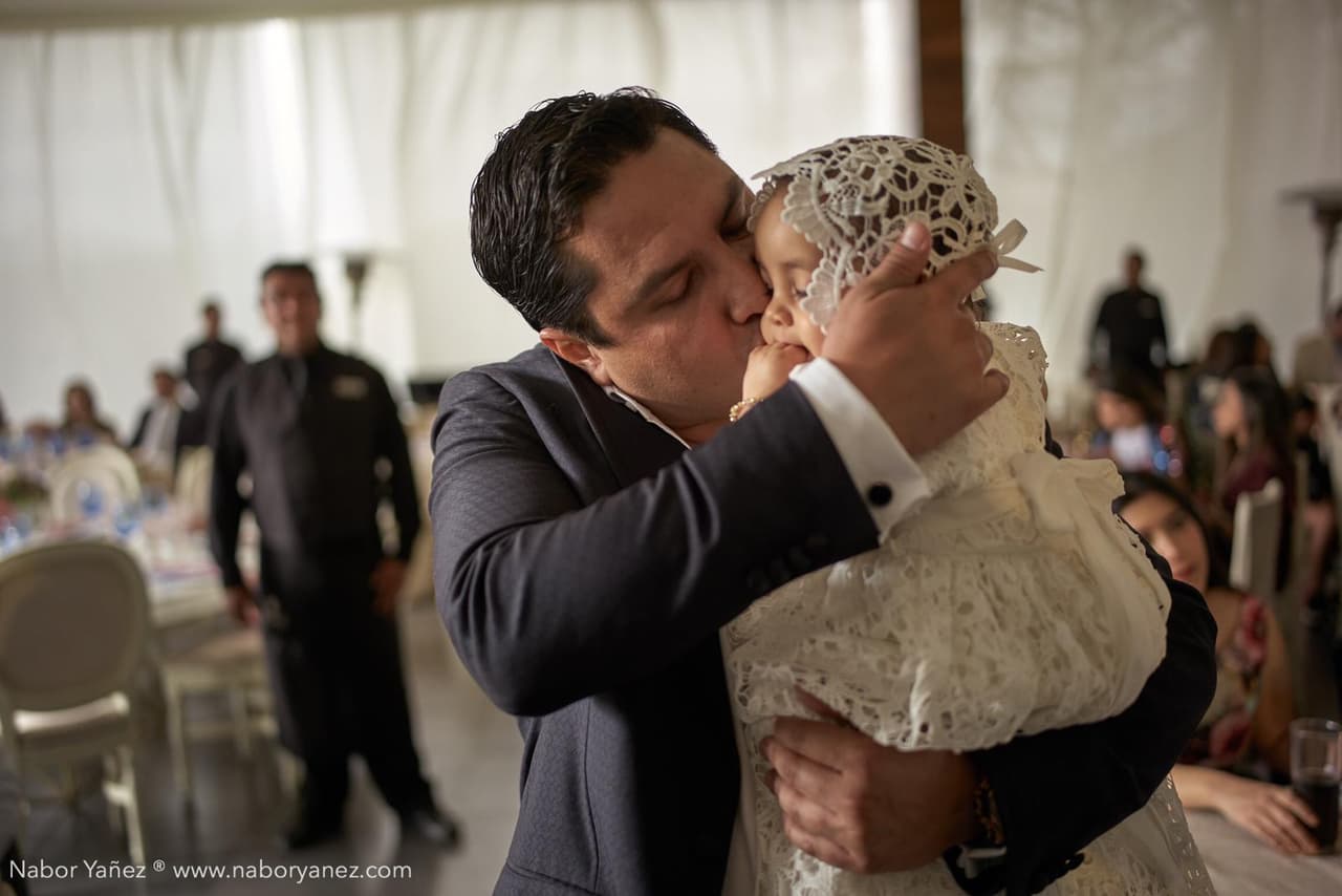 El domingo 25 de noviembre el cantante y su esposa Nathaly Fernández
<b> <a href="https://www.univision.com/entretenimiento/julion-alvarez-celebro-el-bautizo-de-la-pequena-maria-isabel-en-guadalajara-mexico-fotos">celebraron en grande el bautismo de su hija</a></b> con una fiesta en Guadalajara, Jalisco.