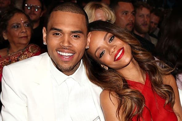 Pero hace varios meses Rihanna también rompió el slencio, concedió una entrevista a Vanity Fair donde habló como pocas veces sobre Chris Brown. Detalló las razones por las que regresó con el rapero después de que este la agrediera en 2009 y sobre su relación amorosa.