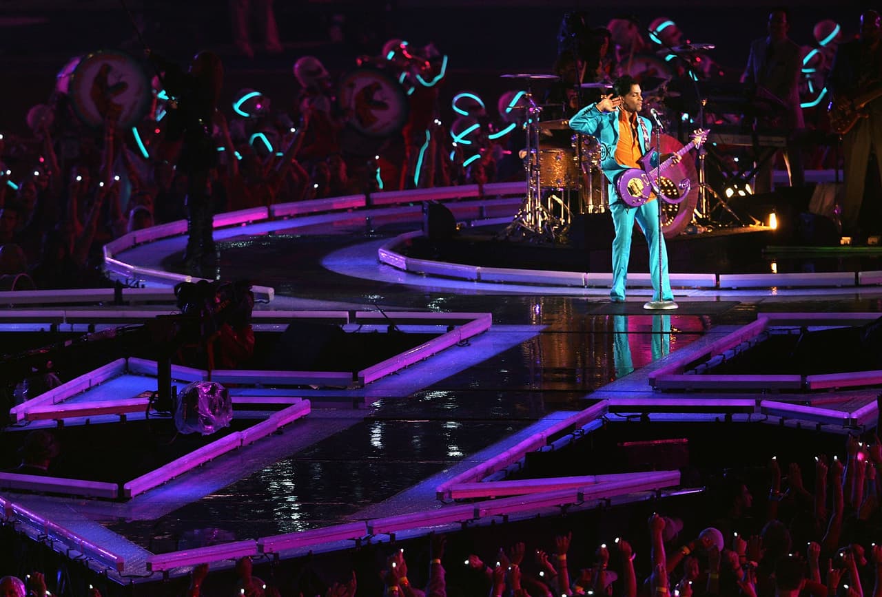 MIAMI GARDENS, FL - FEBRUARY 04: Prince performs during the "Pepsi Halftime Show" at Super Bowl XLI between the Indianapolis Colts and the Chicago Bears on February 4, 2007 at Dolphin Stadium in Miami Gardens, Florida. (Photo by Nick Laham/Getty Images)