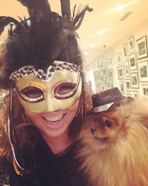 En su celebración no pudo faltar Amorcita love, su mascota, quien también se puso muy guapa para comenzar el 2017 con estilo.