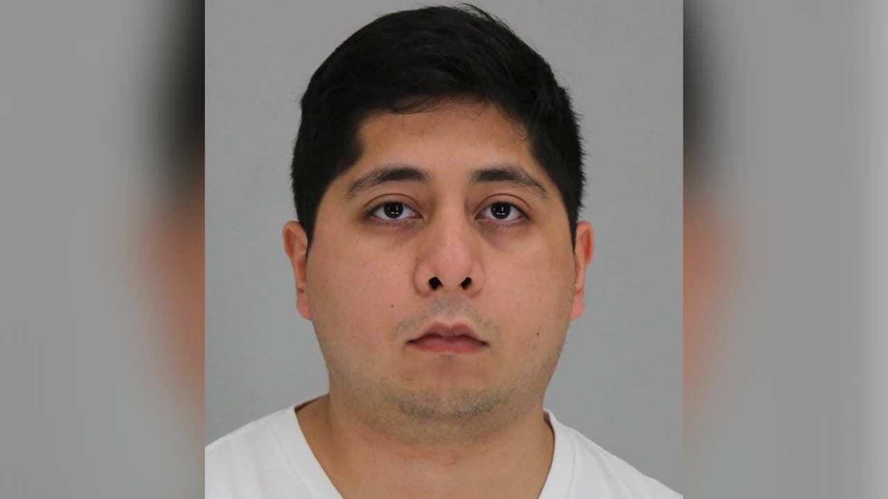 Arrestan a maestro del Distrito Escolar de Dallas por presunta posesión de pornografía infantil