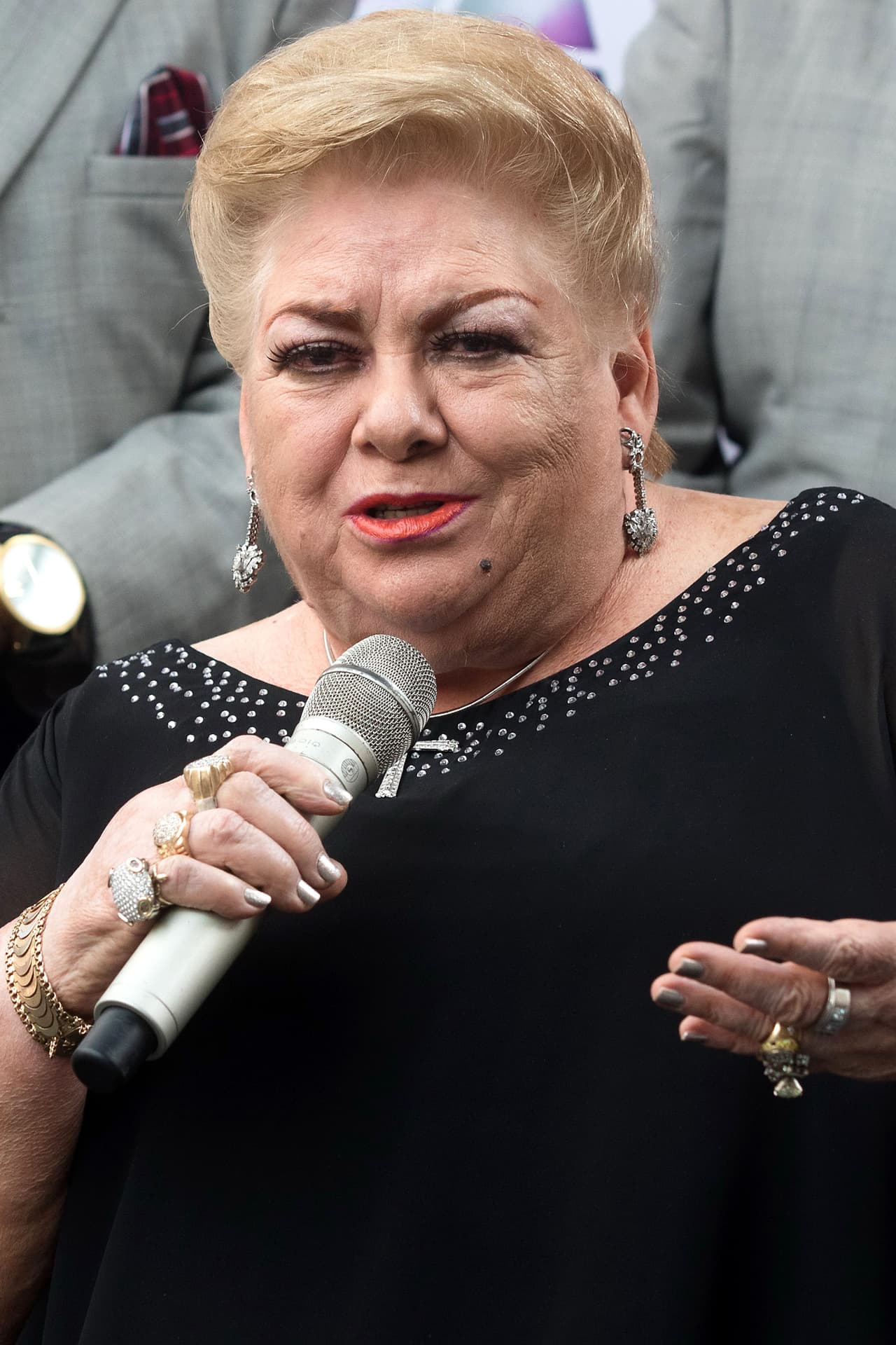 “Yo he trabajado, uno se da cuenta hasta que llega a la fiesta. Sí me ha tocado trabajar para ellos, son gente muy culta, mi respeto para ellos. Trabajo es trabajo”, había dicho
<b>Paquita</b> en declaraciones que recoge Infobae.