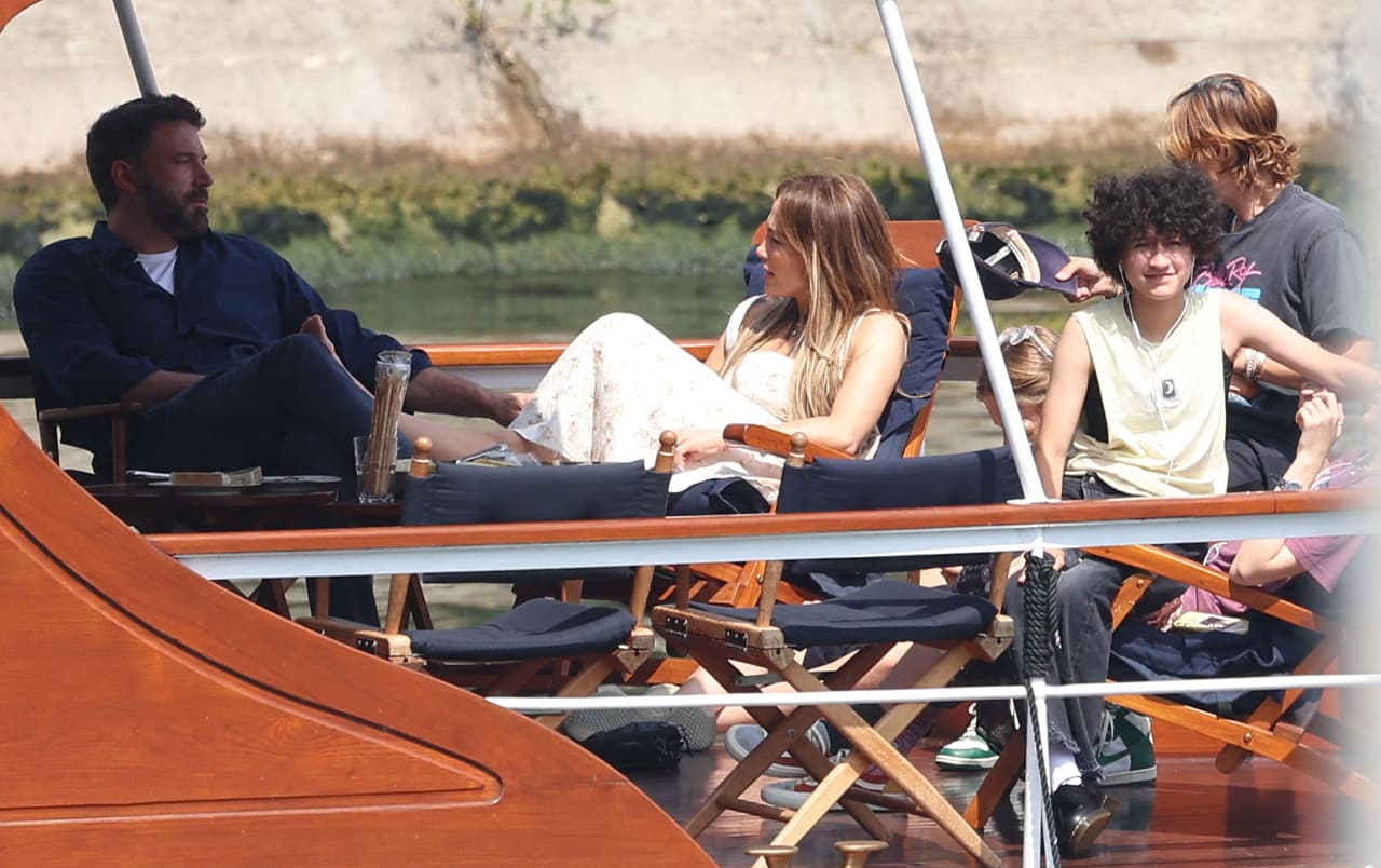 “Fue muy agradable estar juntos con sus hijos y simplemente comer, relajarse, celebrar el 
<a href="https://www.univision.com/famosos/jlo-body-cumpleanos-desnuda-luna-de-miel-ben-affleck-fotos">cumpleaños de Jen</a> y tener un tiempo libre de trabajo”, añadió. 
<br>