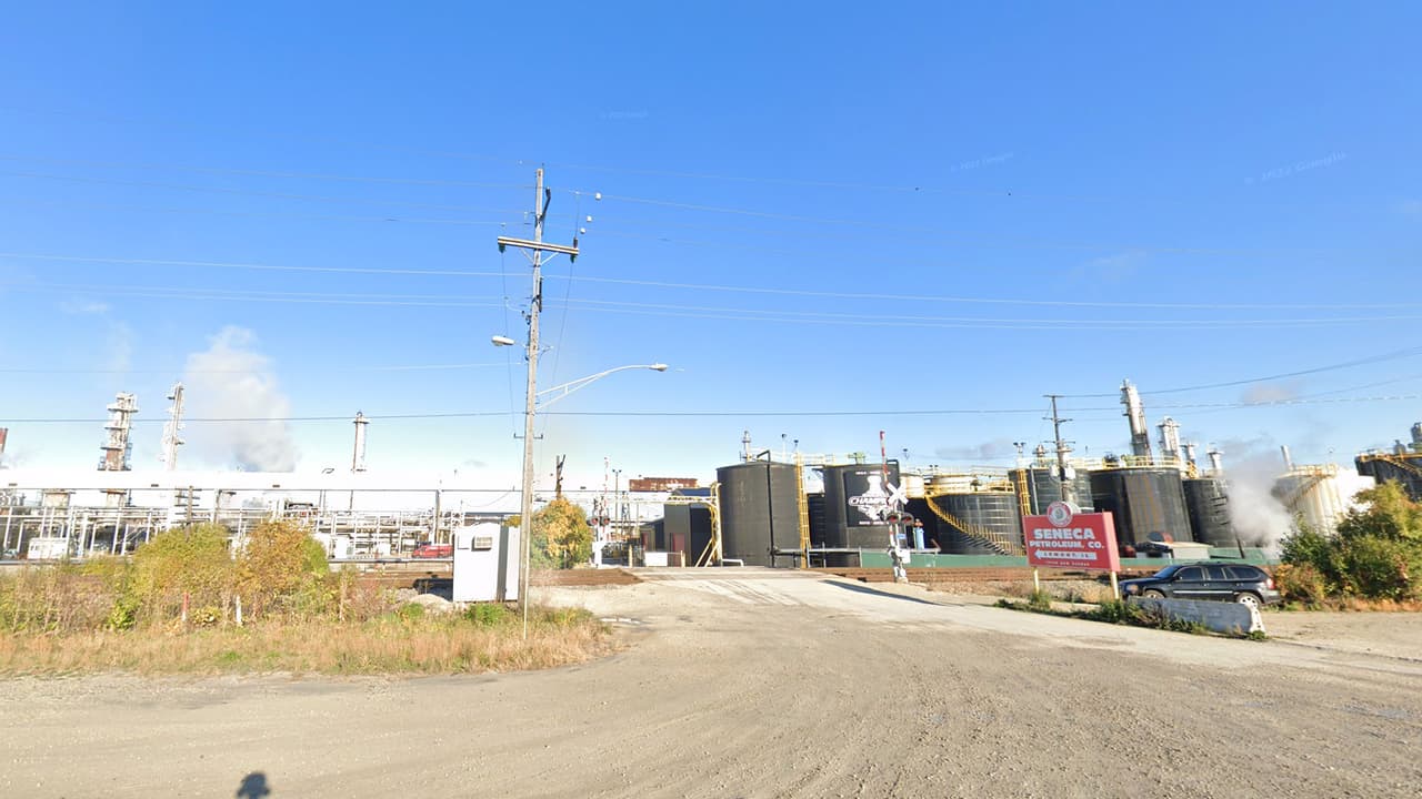 Reportan incendio en planta petrolera de Lemont, al suroeste de Chicago