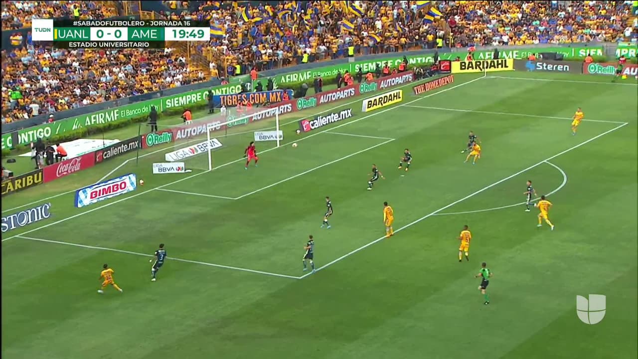 ¡Apaga el cabezazo! Gignac remata y Memo Ochoa contiene en el fondo