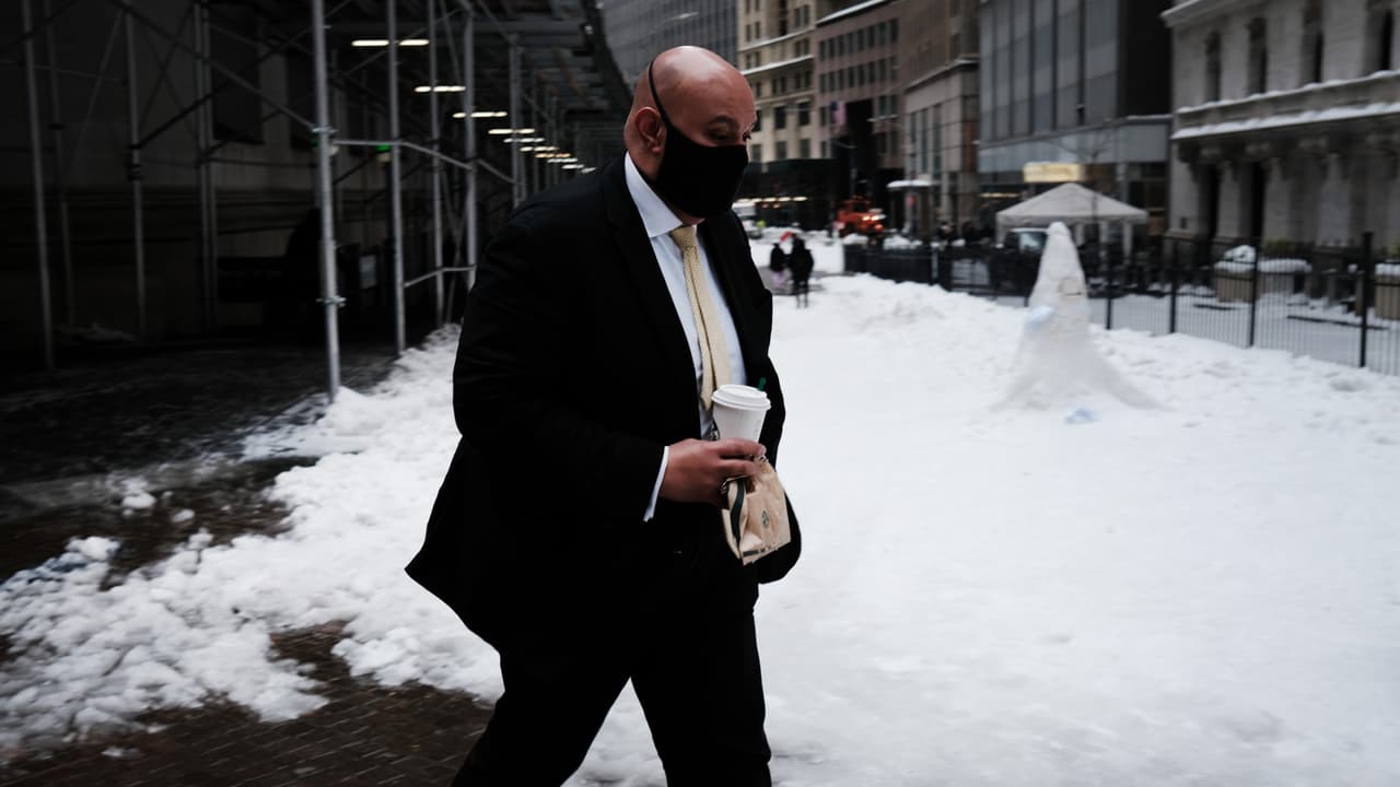 Nueva York se reactiva tras el golpe de la tormenta invernal en el noreste del país