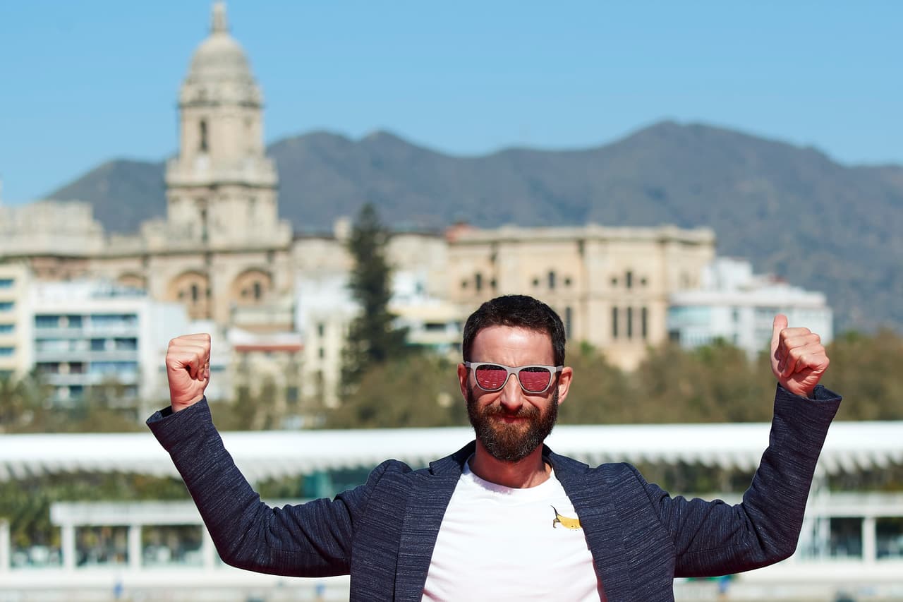 El actor, cuya más reciente cinta es 
<b><a href="https://www.youtube.com/watch?v=dkOvnP76mj0" target="_blank">'Los Japón'</a> </b>estrenada en el año 2019, dijo sentir esperanza ante lo que se enfrenta. "
<b>Todo esto pasará</b>. Ánimo a todos y todas en estos momentos complicados. Pero para eso están los retos, para superarlos y que lo aprendido nos haga ser mejores personas".
<br>