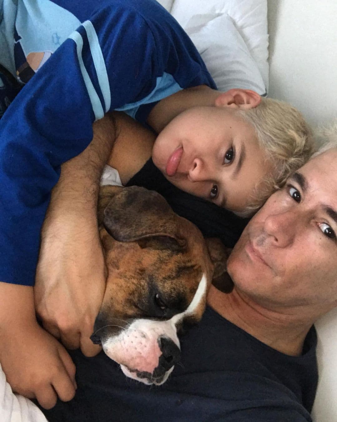 La instructora de pilates expresó que 
<b>buscará la forma de cerrar el perfil social</b> en el que Fernando Carrillo comparte contenido y escribe como si fuera su hijo adolescente. "Es más, mi hijo ya tiene edad para hablar con la jueza y decirle que le están violando sus derechos", señaló Ramos.