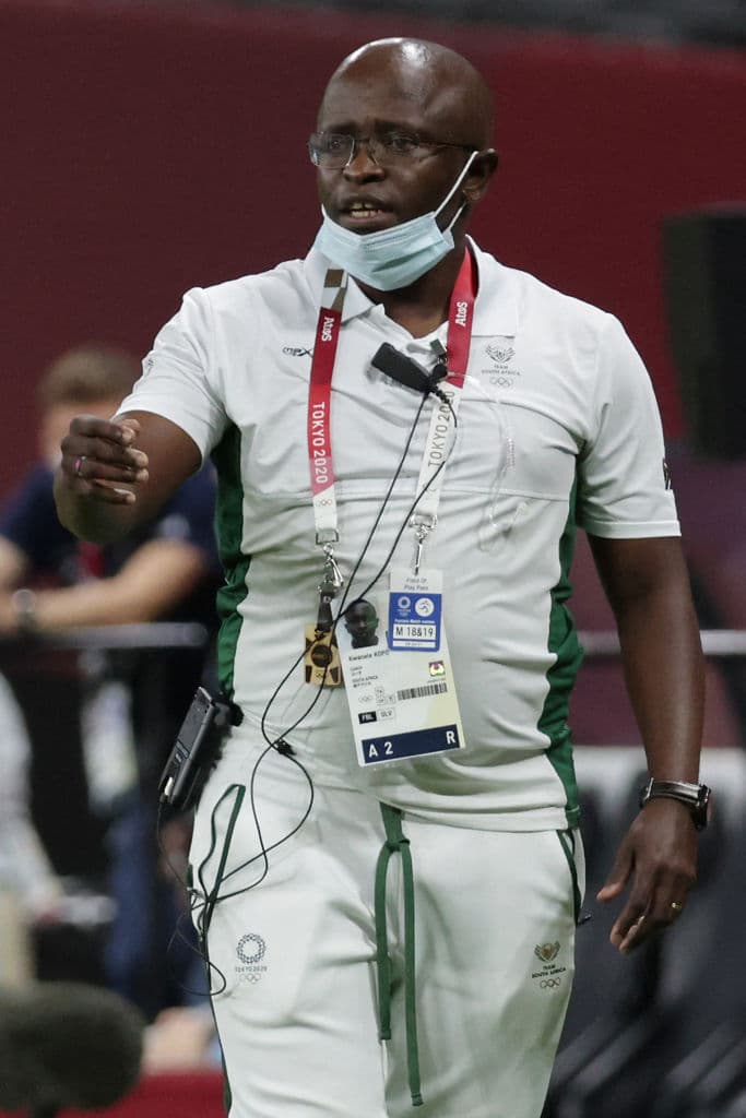 México lo logra y derrota a Sudáfrica 3-0 en el último partido de grupo y logra su calificación a Cuartos de Final en los Juegos Olímpicos de Tokyo 2020. Romo, Alexis Vega y Henry Martin fueron los encargados de darle la victoria al Tri con sus anotaciones. La escuadra tricolor enfrentará a República de Corea en la siguiente fase.