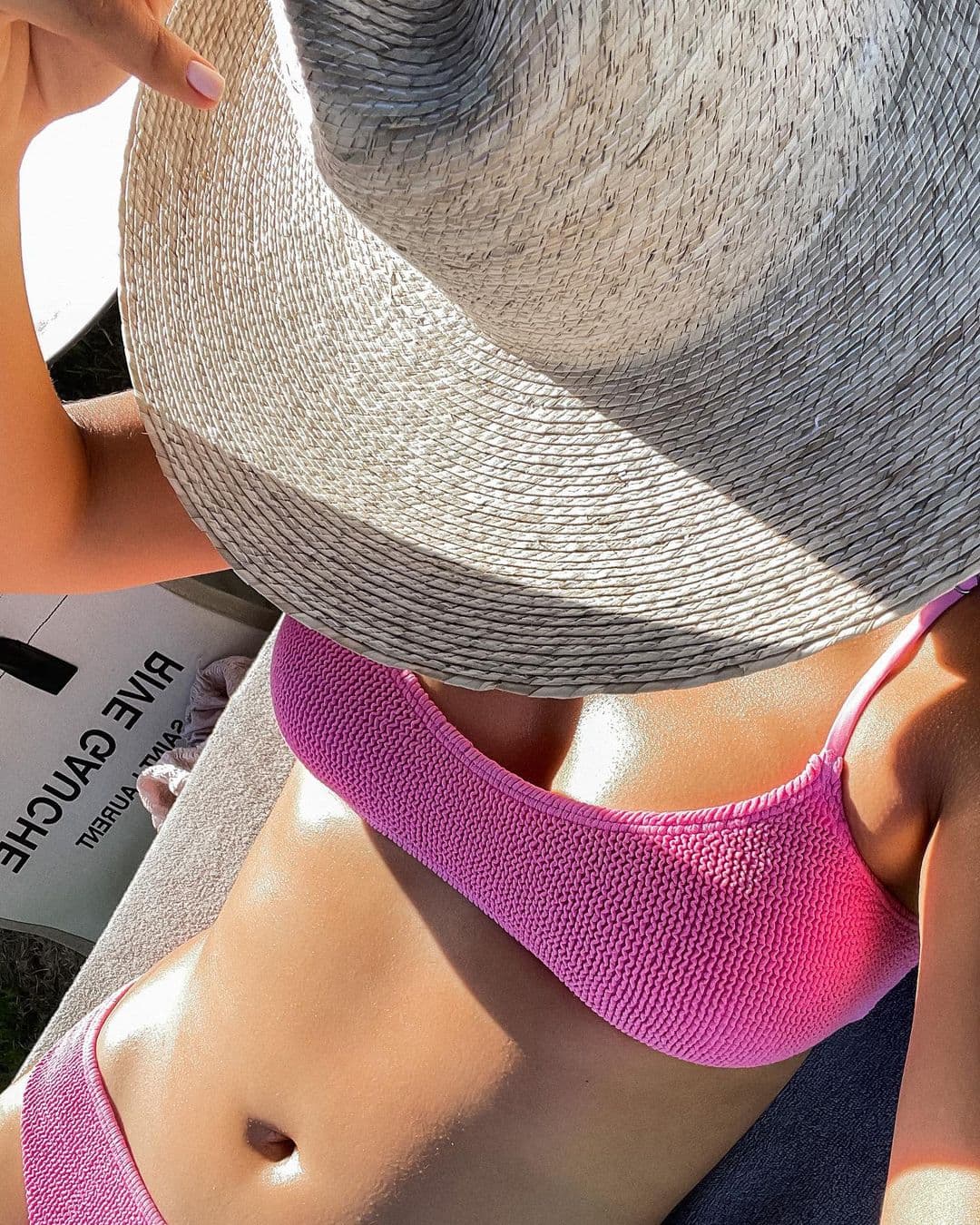 Karina lució diferentes looks y contó que las maravillas que la rodearon la inspiraron a "ponerse bonita para ir a tomar el sol".