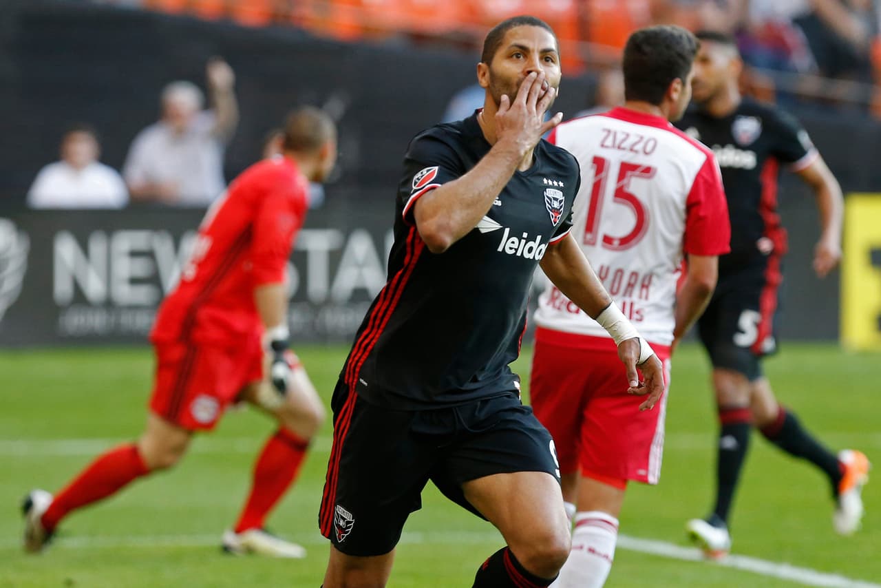 Álvaro Saborío abrió la cuenta en el triunfo de D.C. sobre Red Bulls.