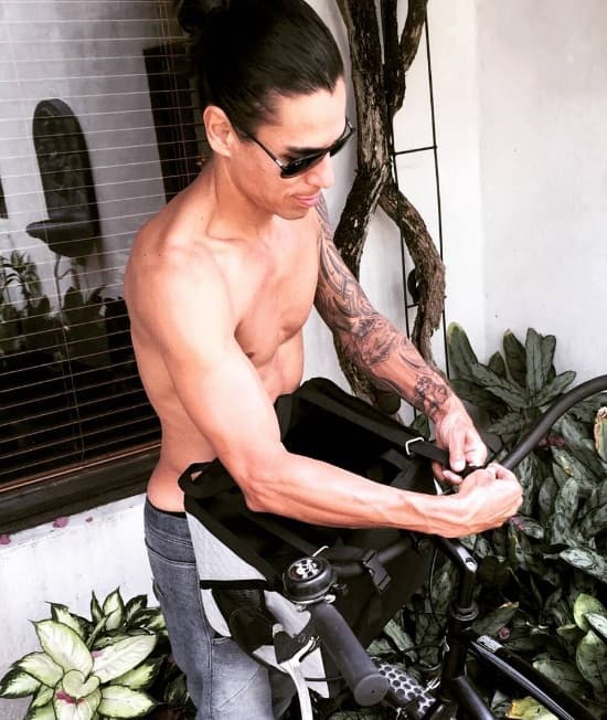 <b><a href="https://www.adnradio.cl/tiempo-libre/2020/02/07/julio-iglesias-jr-confirmo-que-tercer-hijo-de-anna-kournikova-y-enrique-iglesias-ya-nacio.html" target="_blank">"He sido ya tío"</a></b>
<a href="https://www.adnradio.cl/tiempo-libre/2020/02/07/julio-iglesias-jr-confirmo-que-tercer-hijo-de-anna-kournikova-y-enrique-iglesias-ya-nacio.html" target="_blank">, <b>reiteró,</b></a> confirmando que el bebé ya estaba en su casa, con su "mejor amigo" Enrique Iglesias y Anna Kournikova.