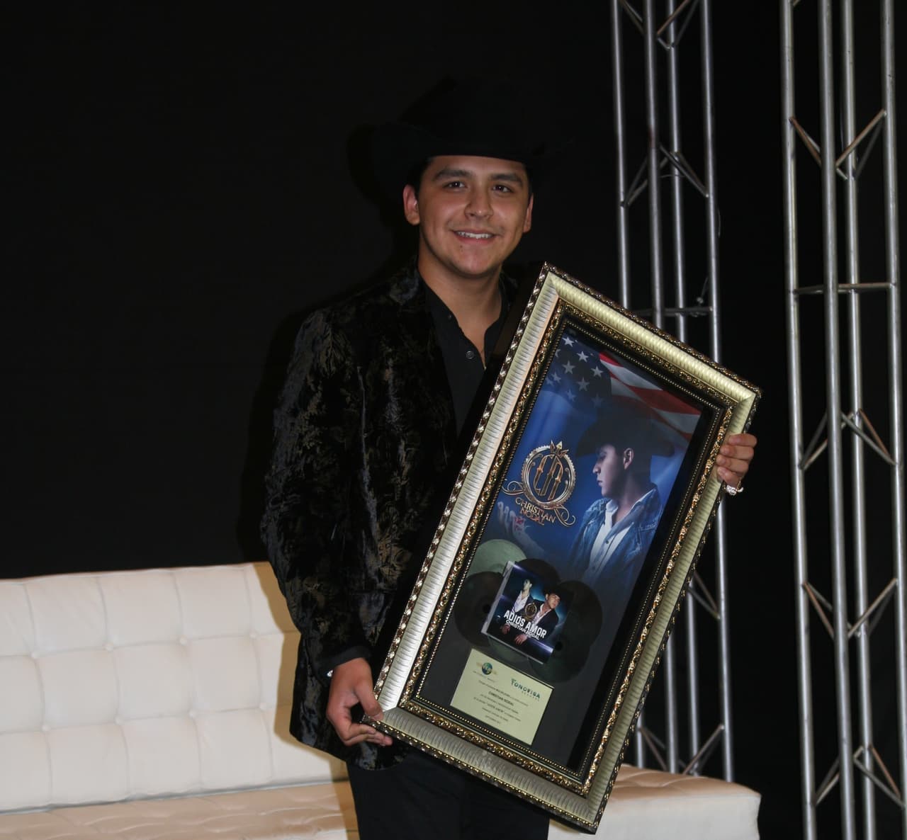 Christian Nodal se codea con los grandes: a Las Vegas con Marc Anthony y a España con David Bisbal