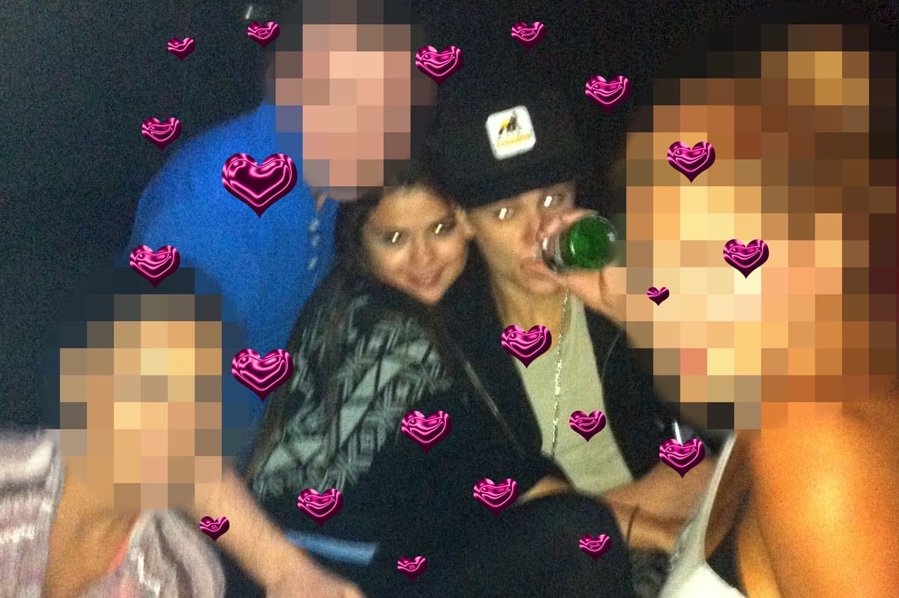 Para Taylor, Justin era una mala compañía y además hacía llorar mucho a su amiga cada vez que se peleaban... A pesar de todos los consejos Selena cayó en las redes del amor.