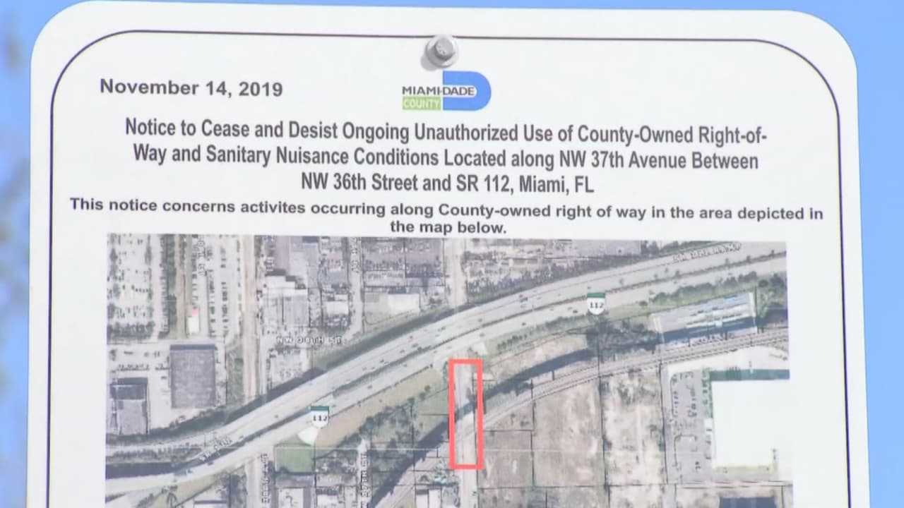 Según un anuncio de las autoridades de Miami-Dade, tienen que marcharse de allí por acampar ilegalmente y en condiciones insalubres.