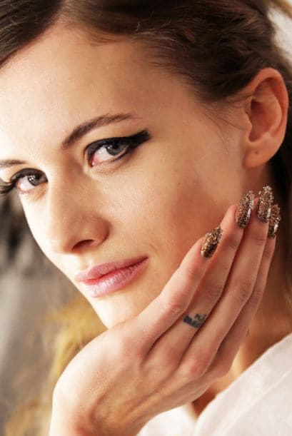 Si tienes algo más de tiempo y quieres algo arriesgado, puedes probar con un 'manicure' 3D, agregando un 'topping'.