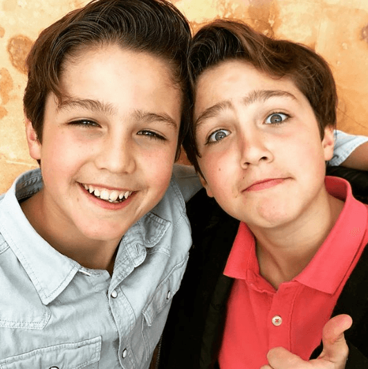 En la vida real, Manuel y Pablo siguen tan traviesos como siempre.