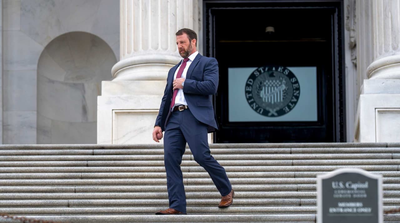 Markwayne Mullin, quien sustituirá a Kristi Noem en el DHS, arriba al Capitolio; esto dijo