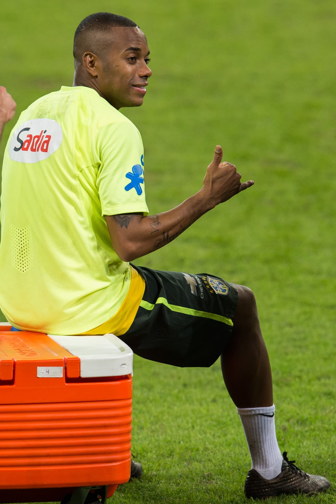 Gallos confirma interés por Robinho