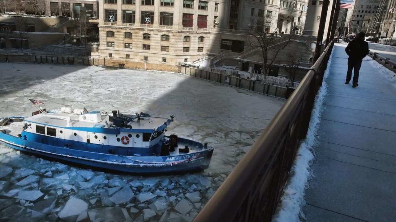Aunque la nieve se está derritiendo en el área de Chicago, temperaturas heladas y fuertes vientos están por llegar