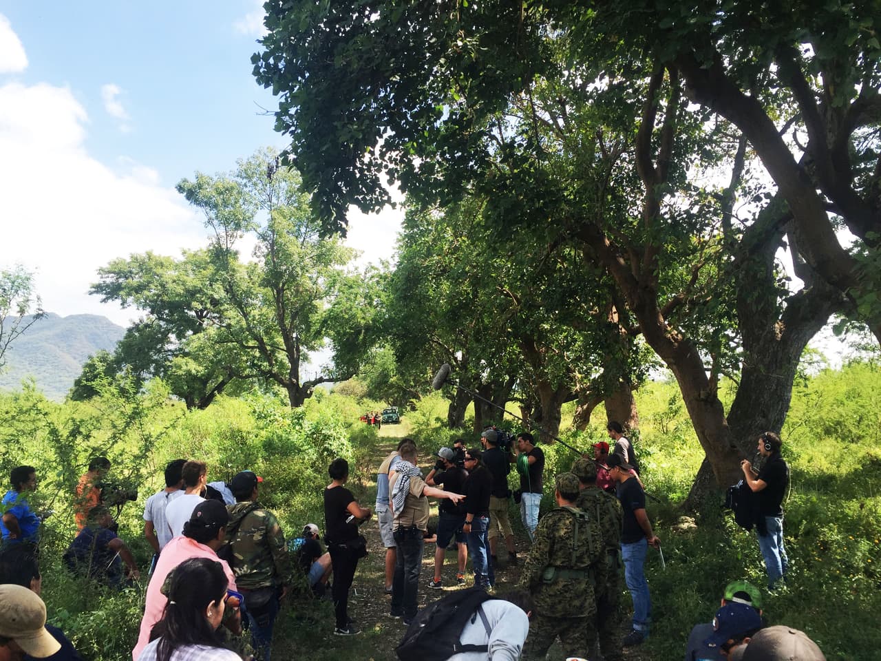 Durante el enfrentamiento, el personaje de 
<b><a href="http://www.univision.com/temas/livia-brito">Livia Brito</a></b> tenía que escapar y los técnicos desplegaron todo su equipo para lograr la toma perfecta.