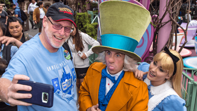 Un hombre visita Disneyland durante 2,000 días consecutivos