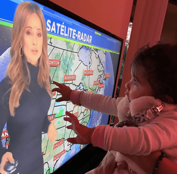 Ella se ha vuelto la nueva consentida de Jackie y en sus redes sociales comparte muchos momentos al lado de ella. 
<br>