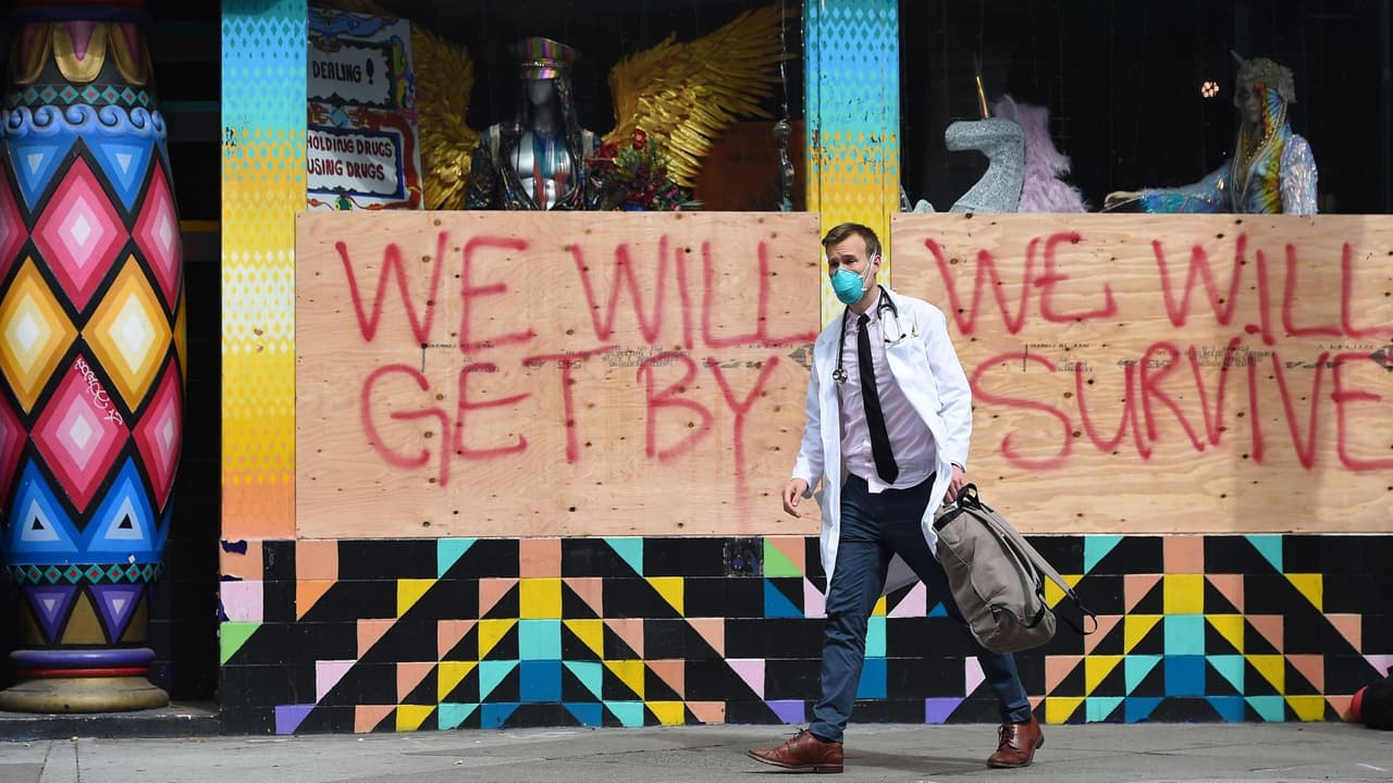 La 
<a href="https://www.democrats.senate.gov/imo/media/doc/Heroes%20Fund%20FINAL%204.7.20.pdf" target="_blank">ley HEROS contempla un fondo</a> de $200 mil millones para ofrecer pagos de $13 extra por hora para trabajadores esenciales de ciertas industrias.