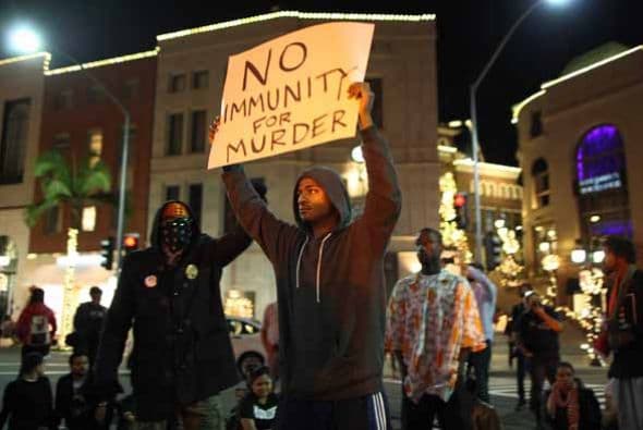 Y hasta Beverly Hills, en donde se les unieron grupos del área oeste de la ciudad. Continúa alerta táctica en Los Ángeles aquí