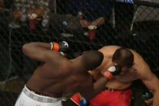 Anthony Johnson finalizó a Antonio Nogueira