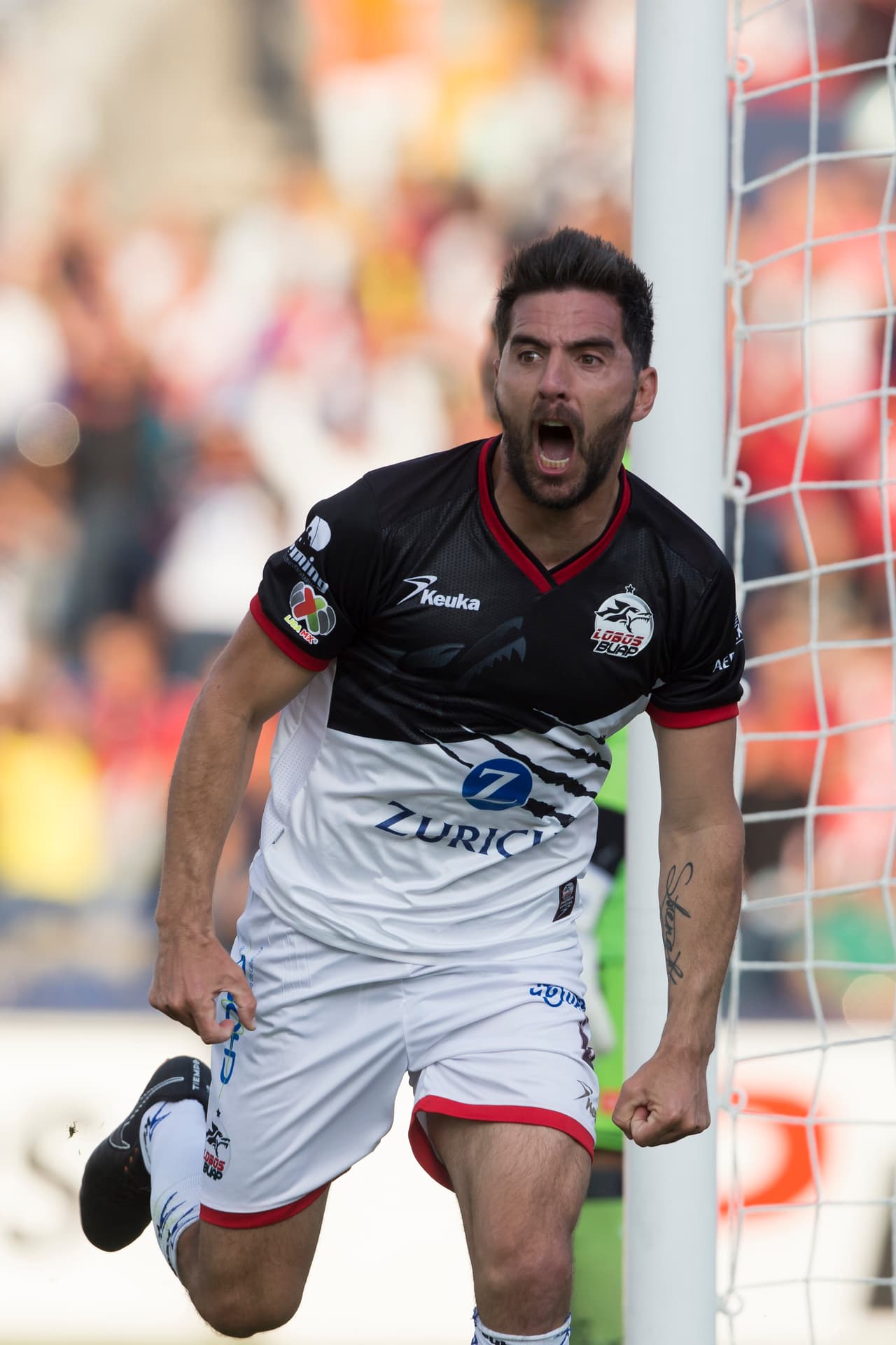 Facundo Erpen abrió el marcador al minuto con un remate de cabeza. Fue el primer gol del argentino con la playera de Lobos.