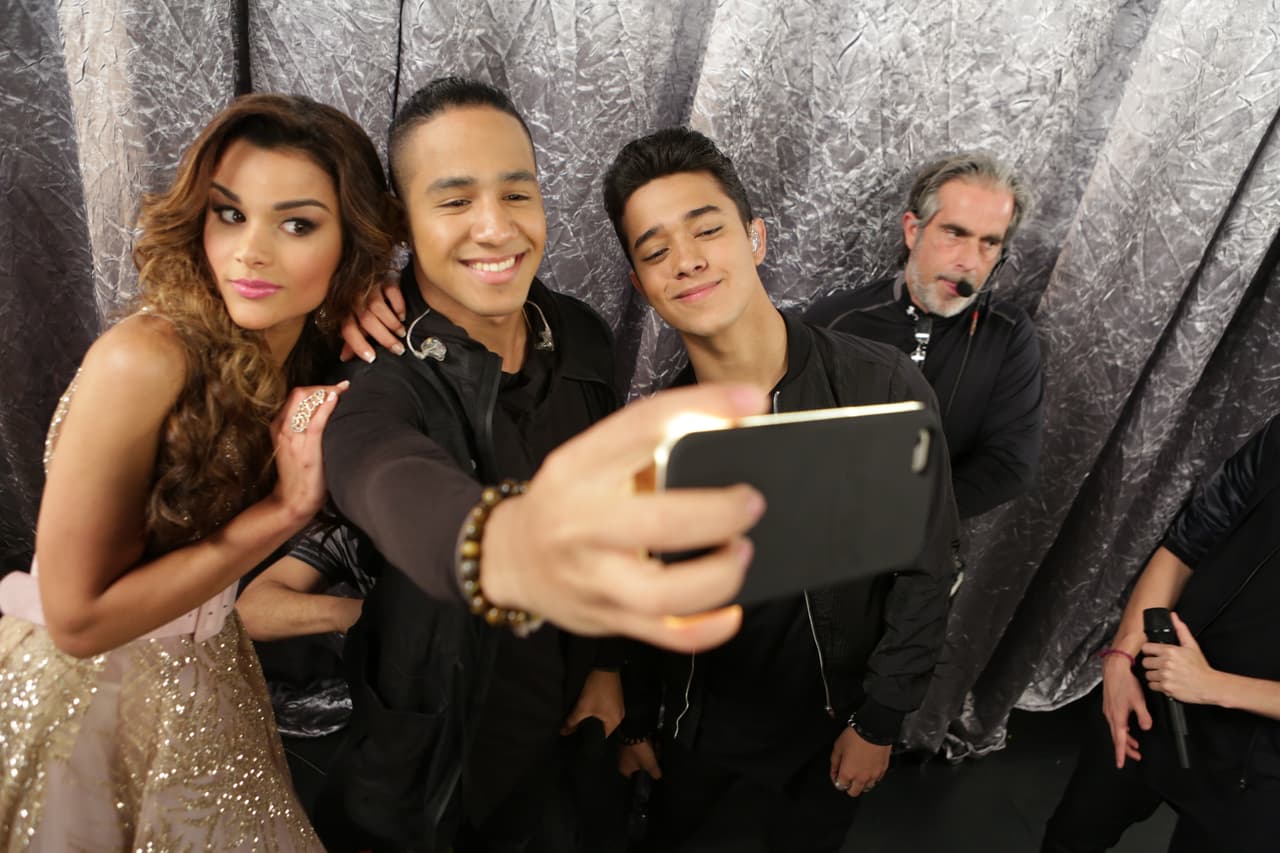 Christopher, Zabdiel, Erick, Richard y Joel regresaron a Univision como estrellas para interpretar su nuevo éxito ‘Tan fácil’, en una noche llena de glamour y belleza para los chicos ganadores de La Banda.