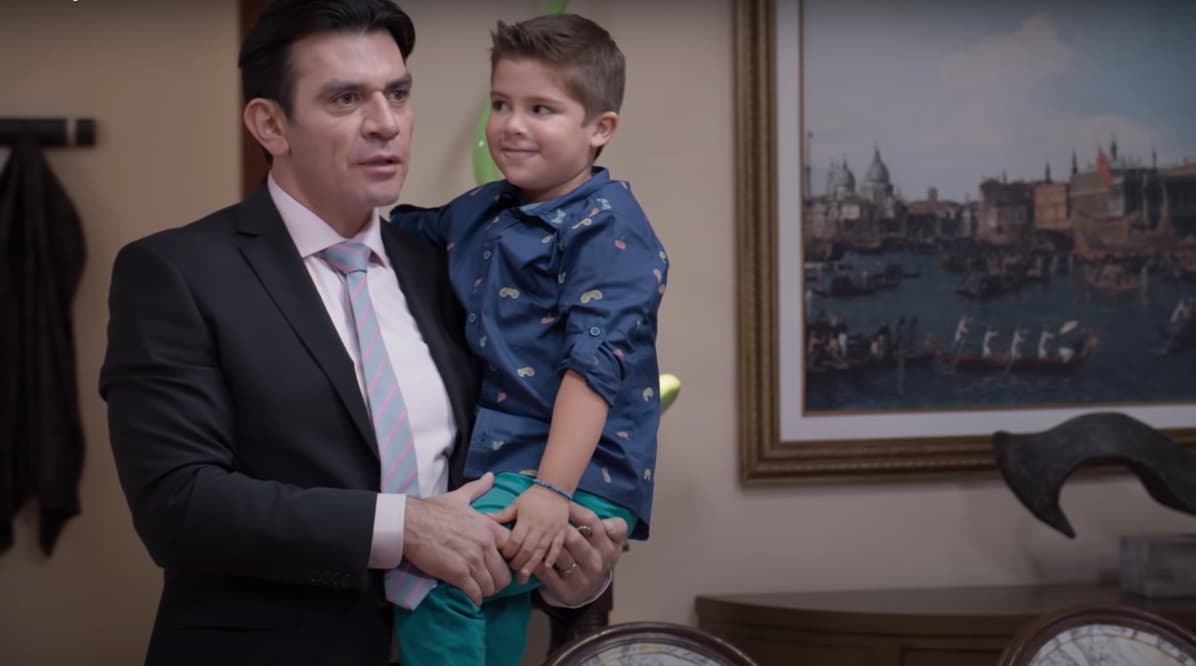 <b>Ernesto Rioja</b>
<br>El segundo padre que se mostró en la telenovela fue interpretado por Jorge Salinas, quien adoptó a Nicolás y posteriormente hizo lo imposible para buscar a su padre biológico porque era el único compatible para realizar el trasplante. Aun cuando a lo largo de la trama hizo varias fechorías, al final admitió que su único amor verdadero era su hijo.