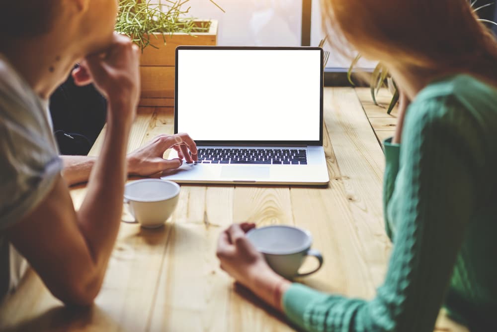 <b>SAGITARIO</b>
<br>Si extrañas el mundo externo y andar paseando por mil lugares, qué mejor excusa para seguirlo haciendo con tours virtuales o videos que te muestren las bellezas de países y rinconcitos lejanos que ahorita no puedes explorar. ¡El internet es nuestro amigo!