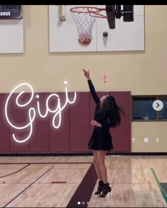 "Y cada vez que alguien juega más fuerte, sé que eres tú en la cancha. 
<b>Te amo siempre</b>", finalizó la orgullosa madre.
<br>