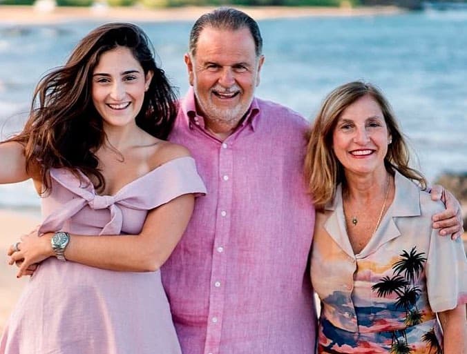 Los cumpleaños para la familia de Mia son diferentes ahora que ella se encuentra lejos.