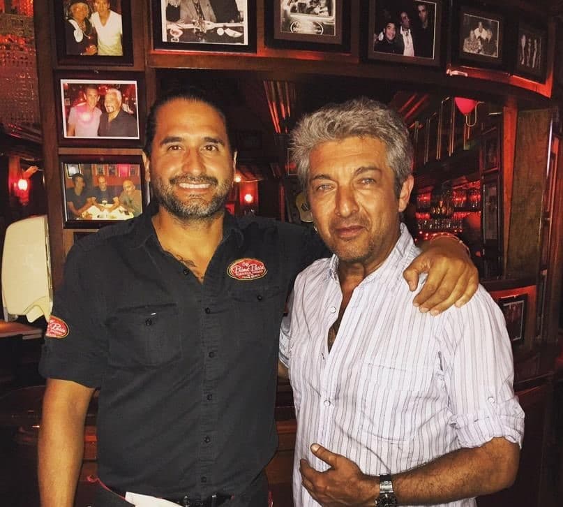 Otros famosos que lo han frecuentado para saborear sus pastas hechas a mano son 
<b>Ricardo Darín, Dwayne Wade y la mismísima Shakira</b>. Entre los platillos más solicitados está su ravioli de cangrejo y su linguini negro con mariscos.