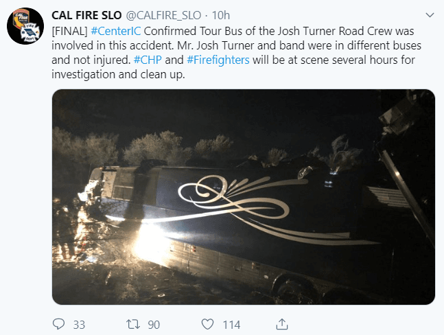 El cantante de country y su banda no estaban en el autobús accidentado. El departamento de bomberos confirmó en otro tuit que se desplazaban en otro vehículo colectivo.